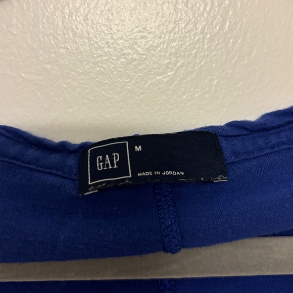 CLEAROUT: Gap shirt - Picture 2 of 2